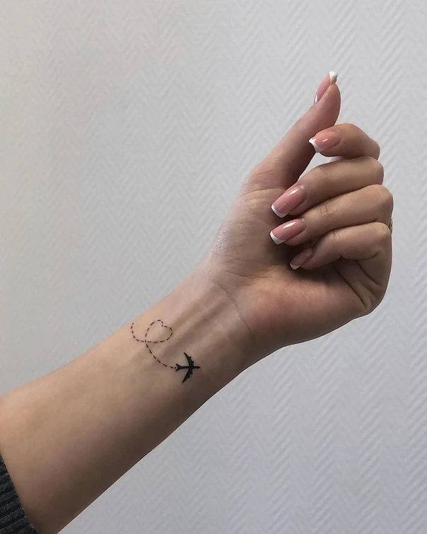 Файнлайн Airplane, Heart tattoo на Запястье