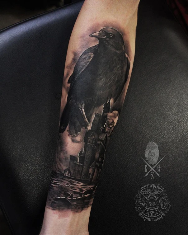 Реализм Crow, Castle tattoo на Предплечье