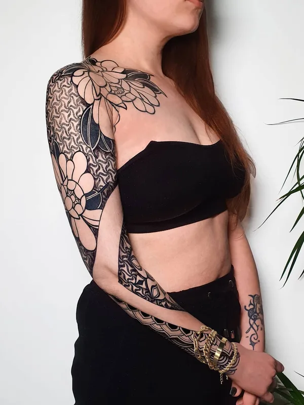 female black blackwork 纹身 在 full sleeve #52524 | 纹身师 Pavel Parafiev