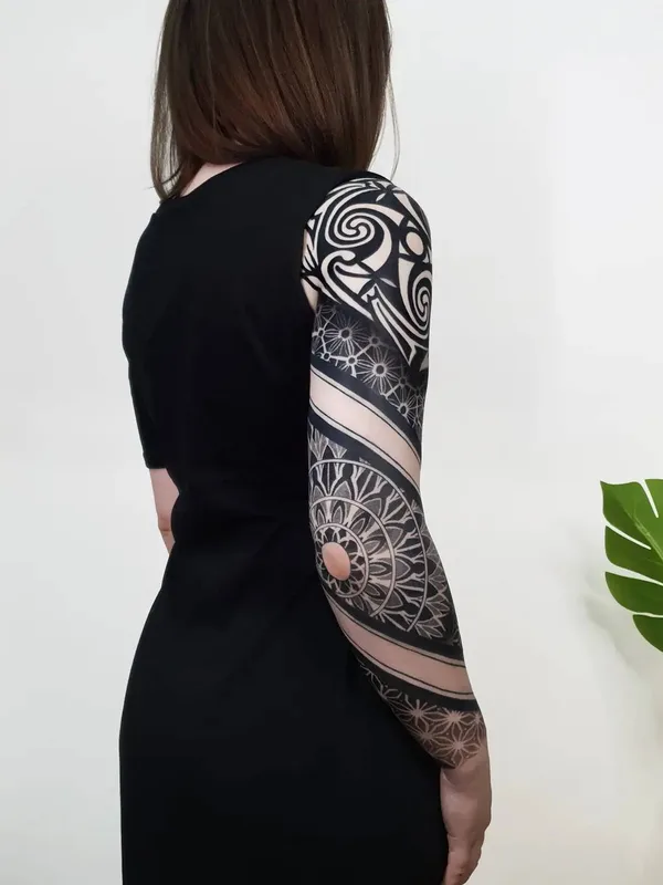 female black blackwork 纹身 在 full sleeve #52525 | 纹身师 Pavel Parafiev