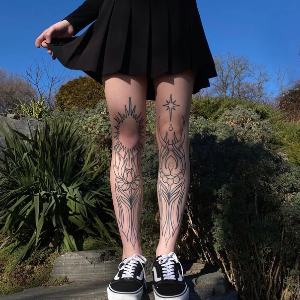 Лайнворк Sun, Star tattoo на Thigh