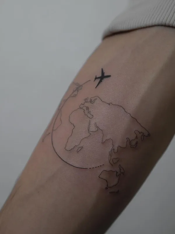 black linework 纹身 在 forearm #52548 | 纹身师 Лера Шевцова