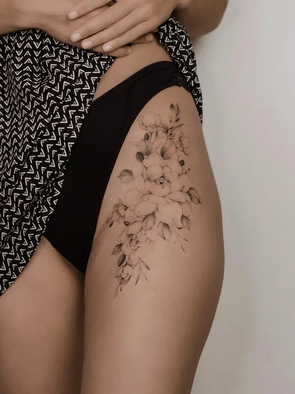 female black and grey botanic 纹身 在 thigh #52652 | 纹身师 Юлия Равинских
