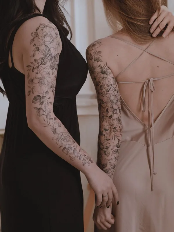 female black and grey botanic 纹身 在 full sleeve #52641 | 纹身师 Юлия Равинских