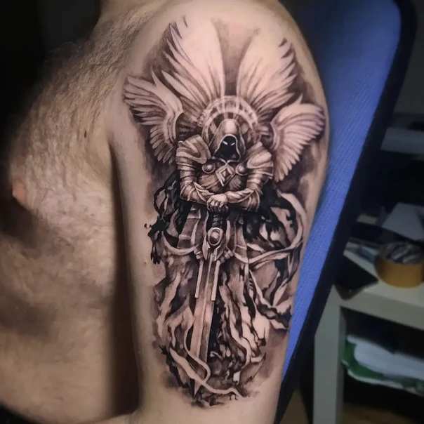 Чёрно-серая Angel, Sword tattoo на Плечо