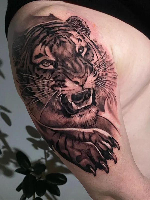 black and grey realism Tatuaggio su upper arm #52746 | Tatuatore Виталий Козлов
