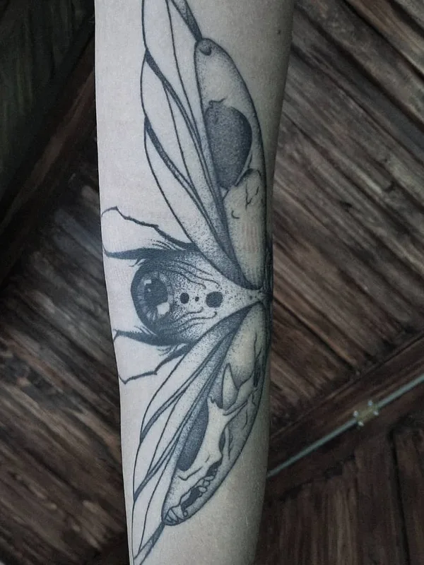 black and grey blackwork 纹身 在 forearm #52790 | 纹身师 Анастасия Камкина