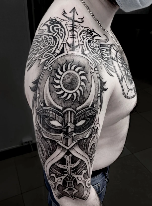 Блэкворк Viking, Sun tattoo на Дельта