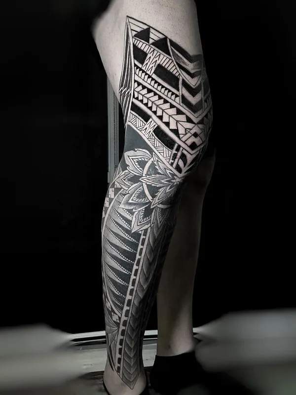 black and grey tribal tatouage sur full leg #63980 | Artiste tatoueur @javieracero