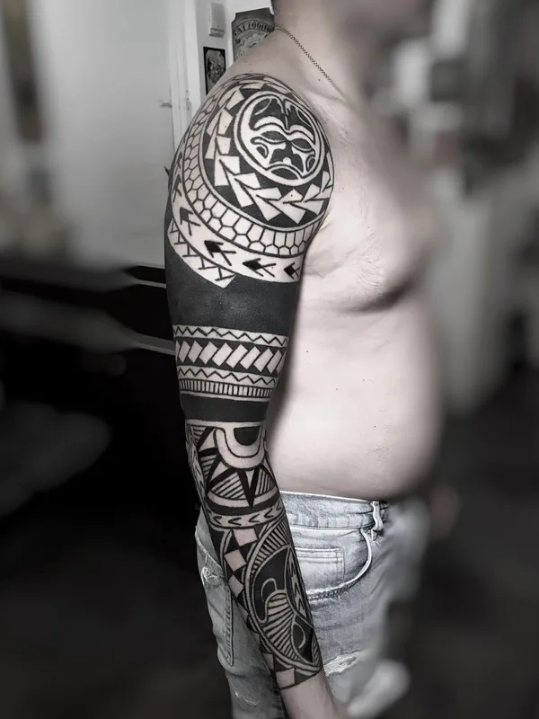 male black tribal tatouage sur full sleeve #63984 | Artiste tatoueur @javieracero