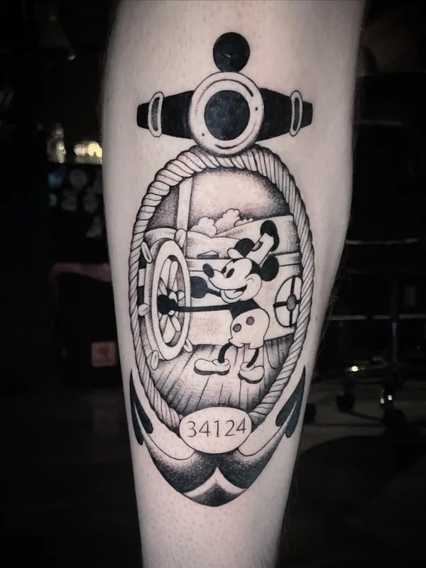 black and grey blackwork Tatuaggio su calf #64013 | Tatuatore Chris Tamborelli