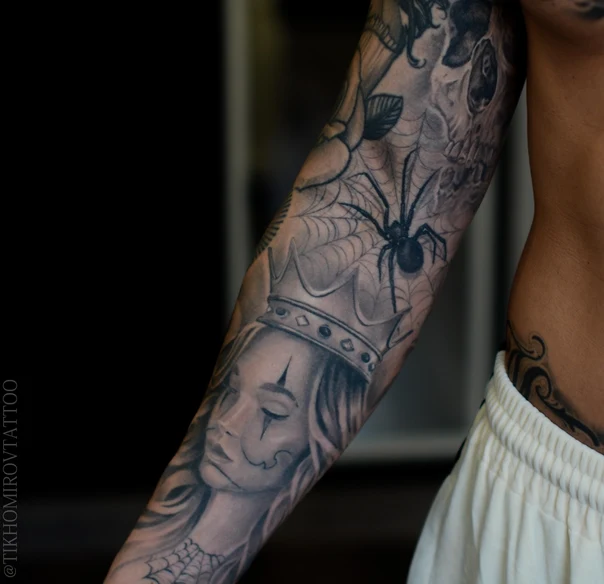 Чёрно-серая Skull, Spider tattoo на Полный рукав
