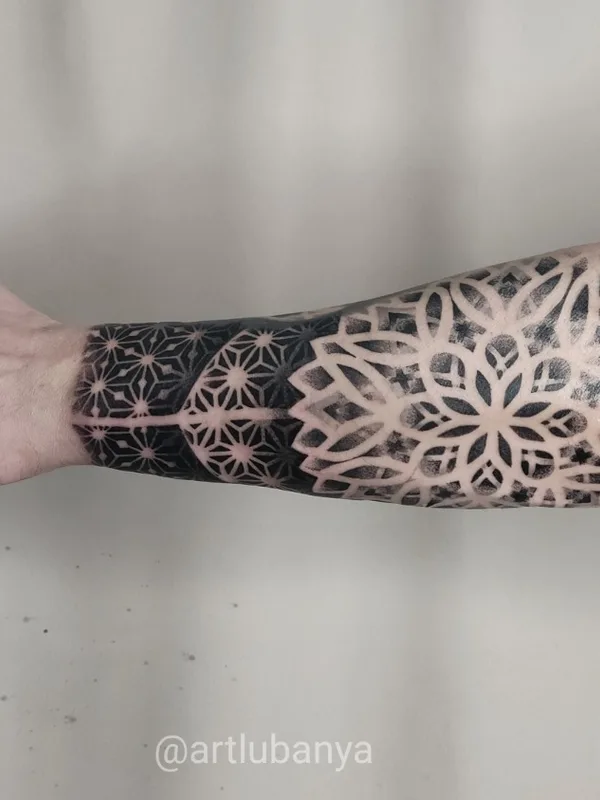 black geometric Tatuaggio su forearm #64334 | Tatuatore Любаня LuCh