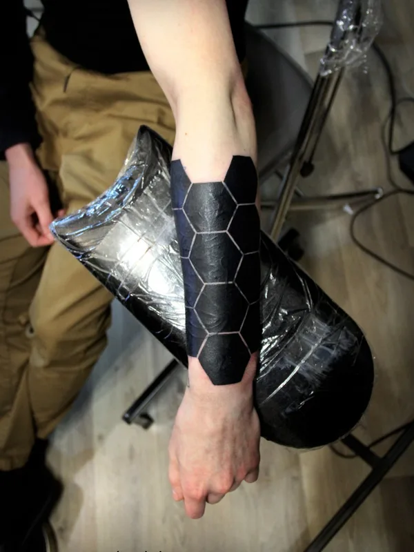 black blackwork 纹身 在 forearm #64386 | 纹身师 Мари Синица