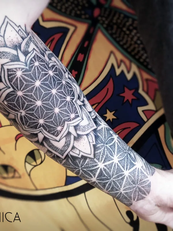 black and grey geometric 纹身 在 forearm #64388 | 纹身师 Мари Синица