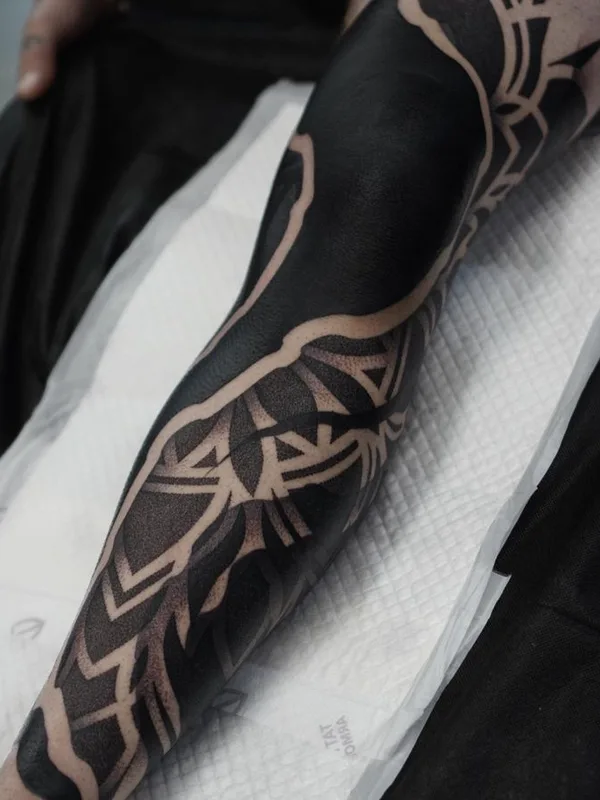 black blackout татуировка на forearm #64405 | Тату мастер Fabio Pastorelli