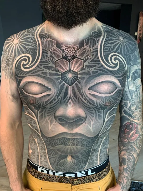 male black and grey geometric tatuaje en chest #64429 | Tatuador Abián LaMotta