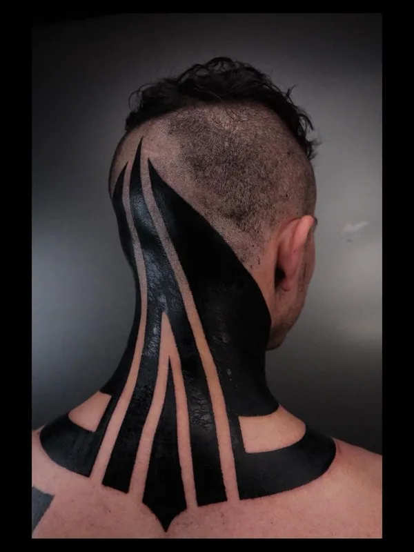 male black blackwork Tatuagem em back of neck #64497 | Tatuador Nazareno Tubaro