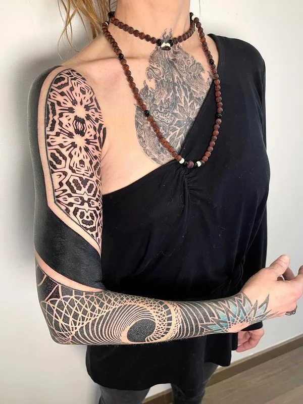 female black blackwork Tatuagem em full sleeve #64499 | Tatuador Nazareno Tubaro