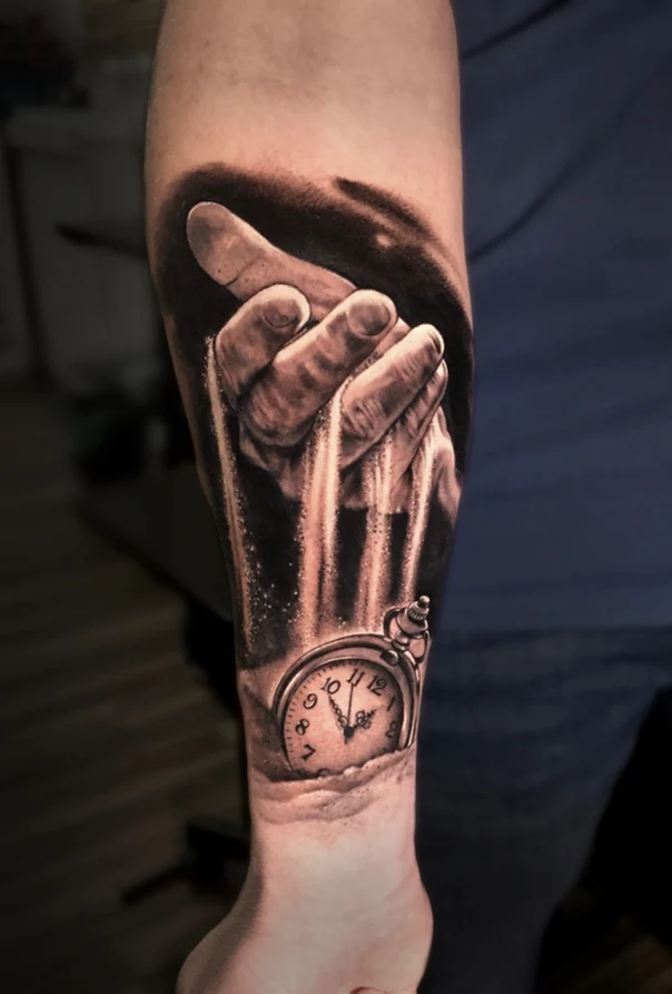 Реализм Hand, Clock tattoo на Предплечье