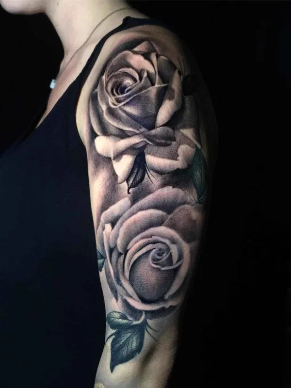 female black and grey realism 纹身 在 upper arm #9732 | 纹身师 Veronica Imbo