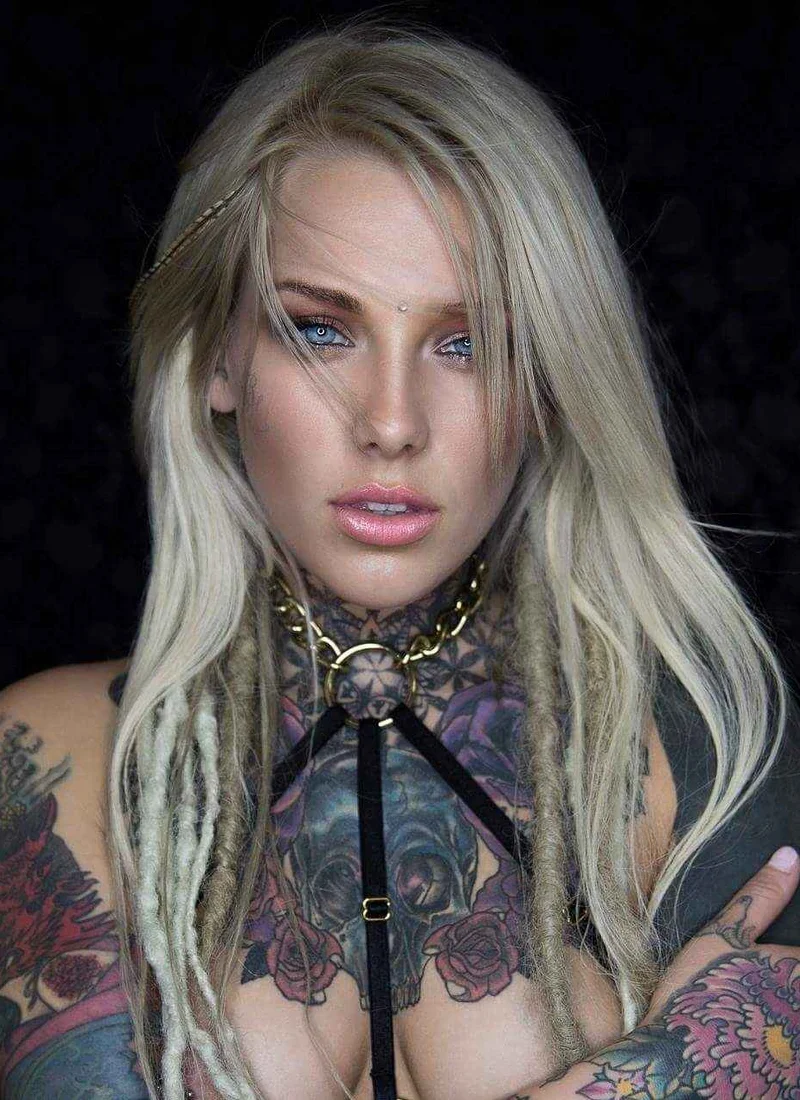 Modello tatuaggio Lauren Brock