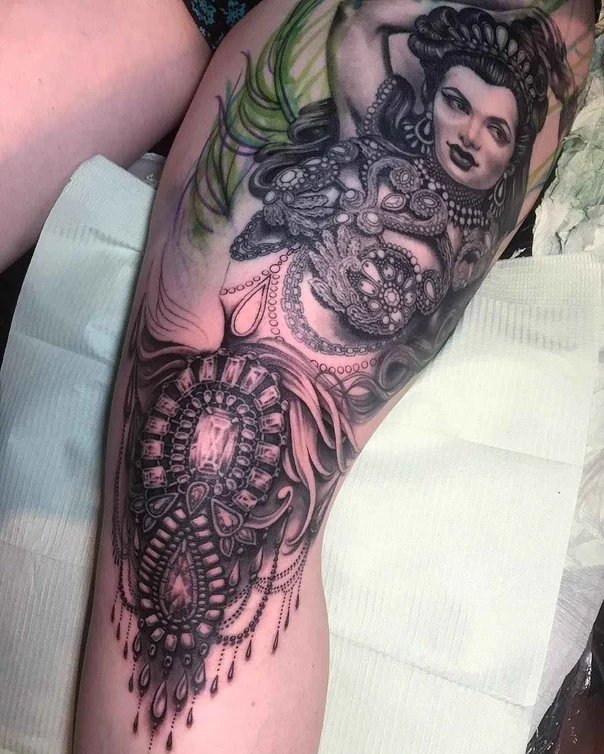 Black & Grey Portrait, Jewelry tattoo on Thigh