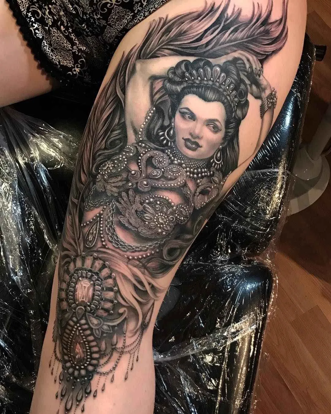 Тату мастер Ryan Ashley Malarkey авторские блэк энд грей татуировки