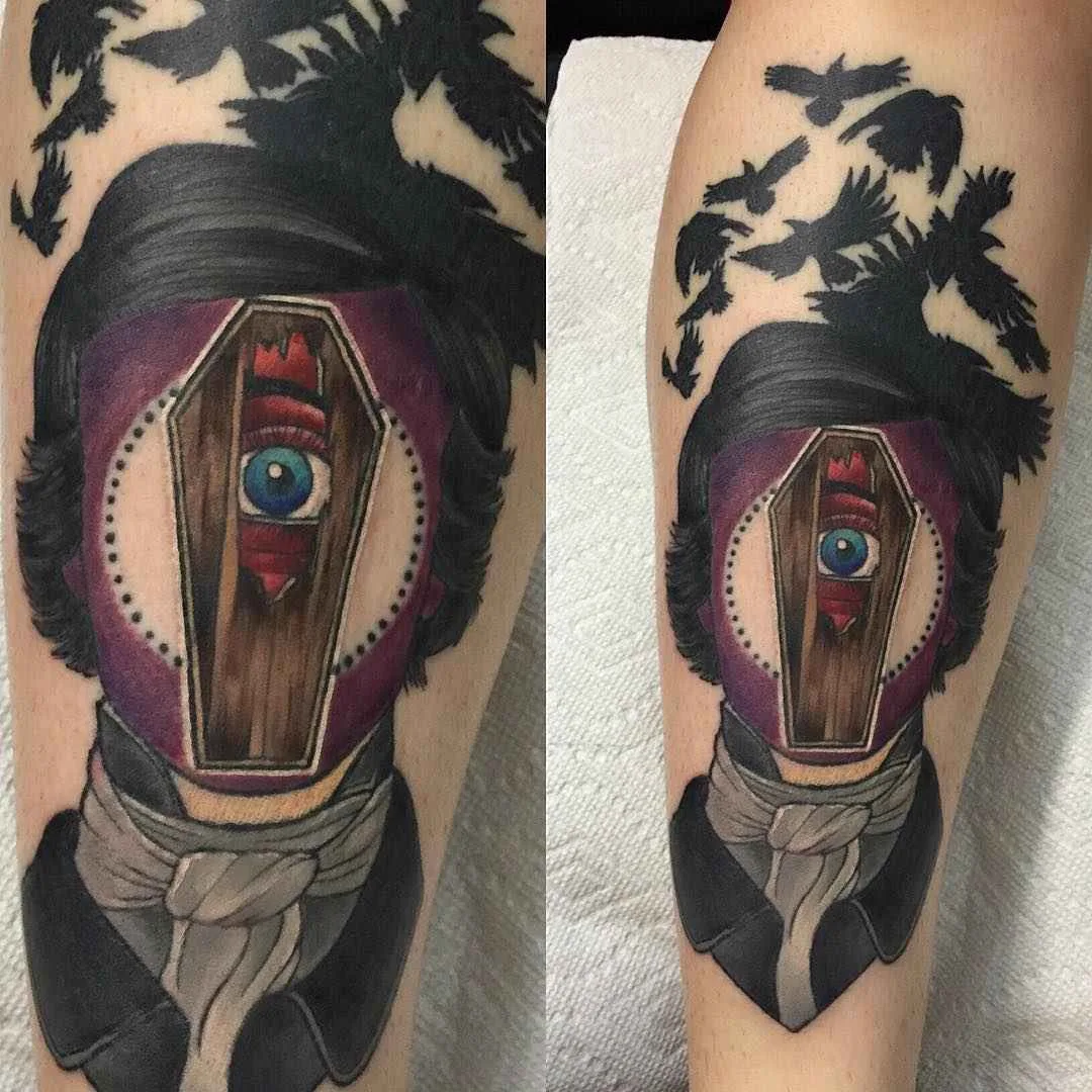 Artista dei tatuaggi Jay Joree, stile neo tradizionale colorato, ritratto astratto, tatuaggio geometrico