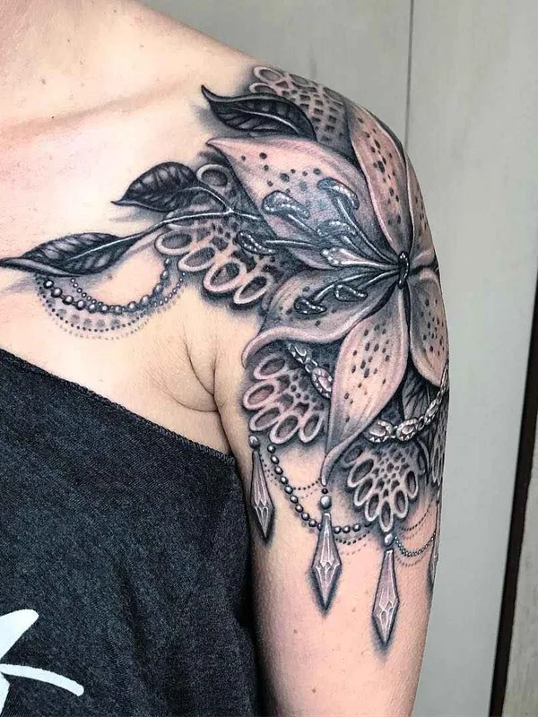 female black and grey black and grey 纹身 在 shoulder #9475 | 纹身师 Ryan Ashley Malarkey