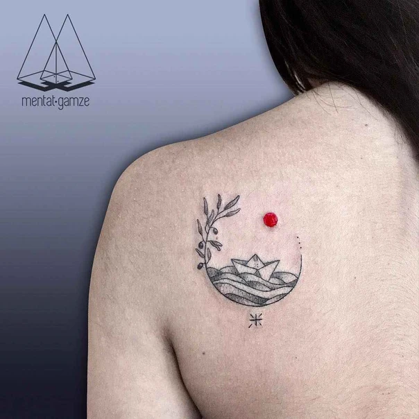 Fineline Boat, Moon tattoo on Shoulder Blade