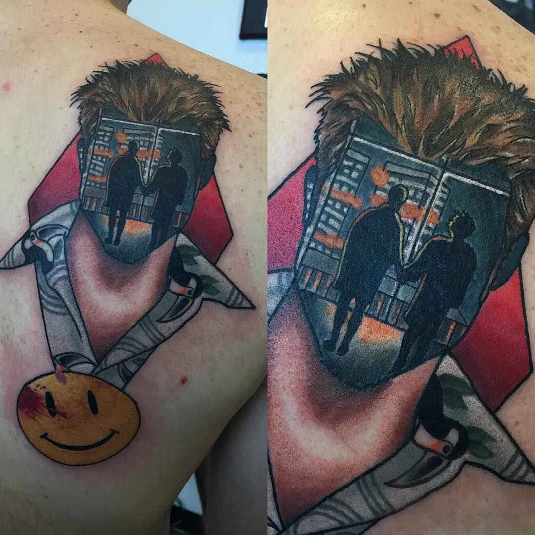 Artista dei tatuaggi Jay Joree, stile neo tradizionale colorato, ritratto astratto, tatuaggio geometrico