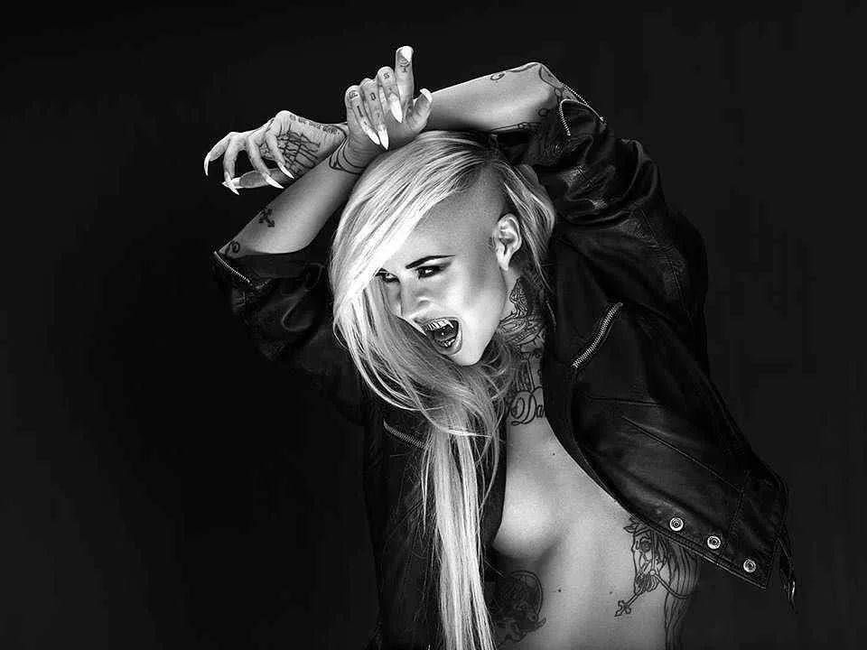 Modello femminile alternativo di tatuaggio Sara Fabel | Modello di tatuaggio Sara Fabel , ragazza con tatuaggi