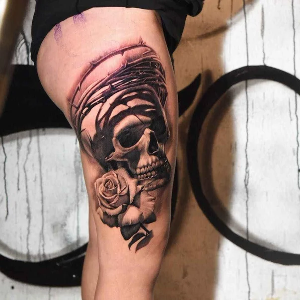 Black & Grey Skull, Rose tattoo on Thigh