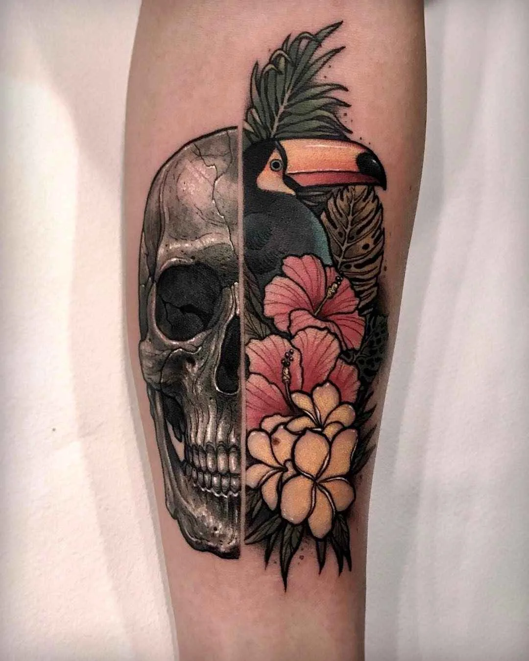 Tattoo artist Varo Tattooer stylish black and grey realism tattoo