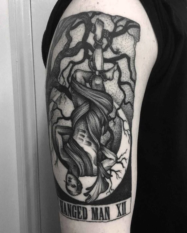 Blackwork Tarot, Figure tattoo on Upper Arm