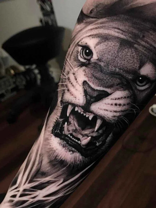 black and grey realism татуировка на forearm #9554 | Тату мастер Ben Thomas