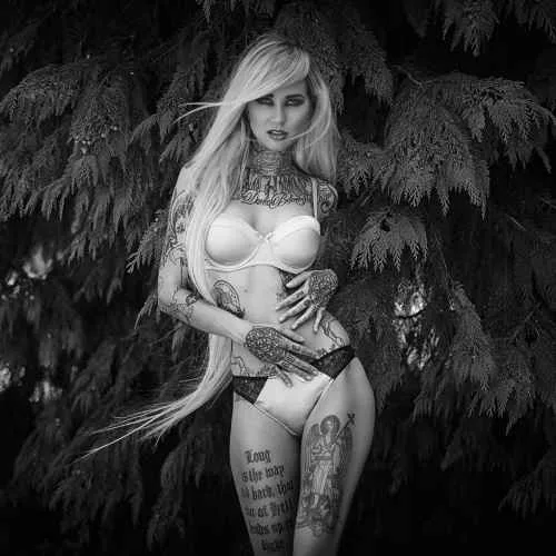 Modello femminile alternativo di tatuaggio Sara Fabel | Modello di tatuaggio Sara Fabel , ragazza con tatuaggi