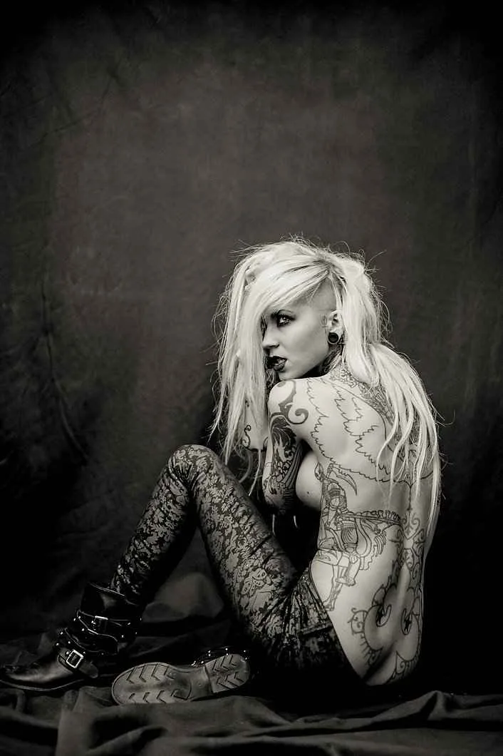 Modello femminile alternativo di tatuaggio Sara Fabel | Modello di tatuaggio Sara Fabel , ragazza con tatuaggi