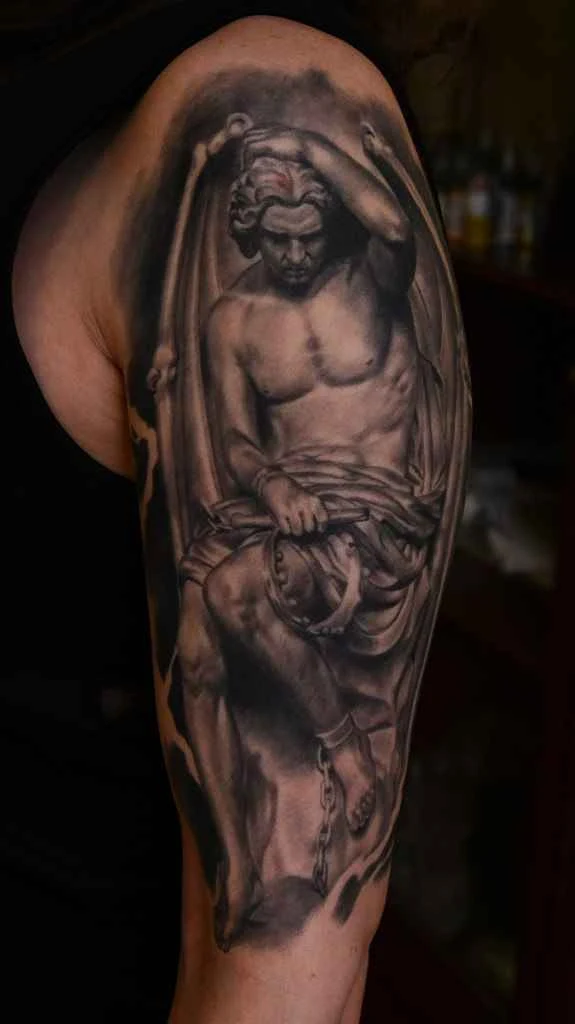 Реализм Angel, Chains tattoo на Плечо