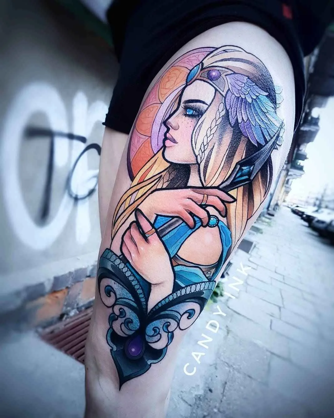 Tatuador Laura Konieczna, estilo de tatuagem de cores autorais neo-tradicional | Polônia