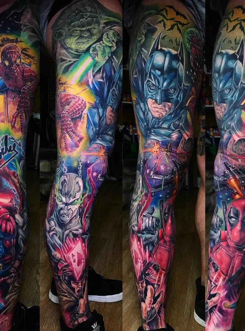 Escala e brilho - a nova tattoo da escola por Derek Turcotte