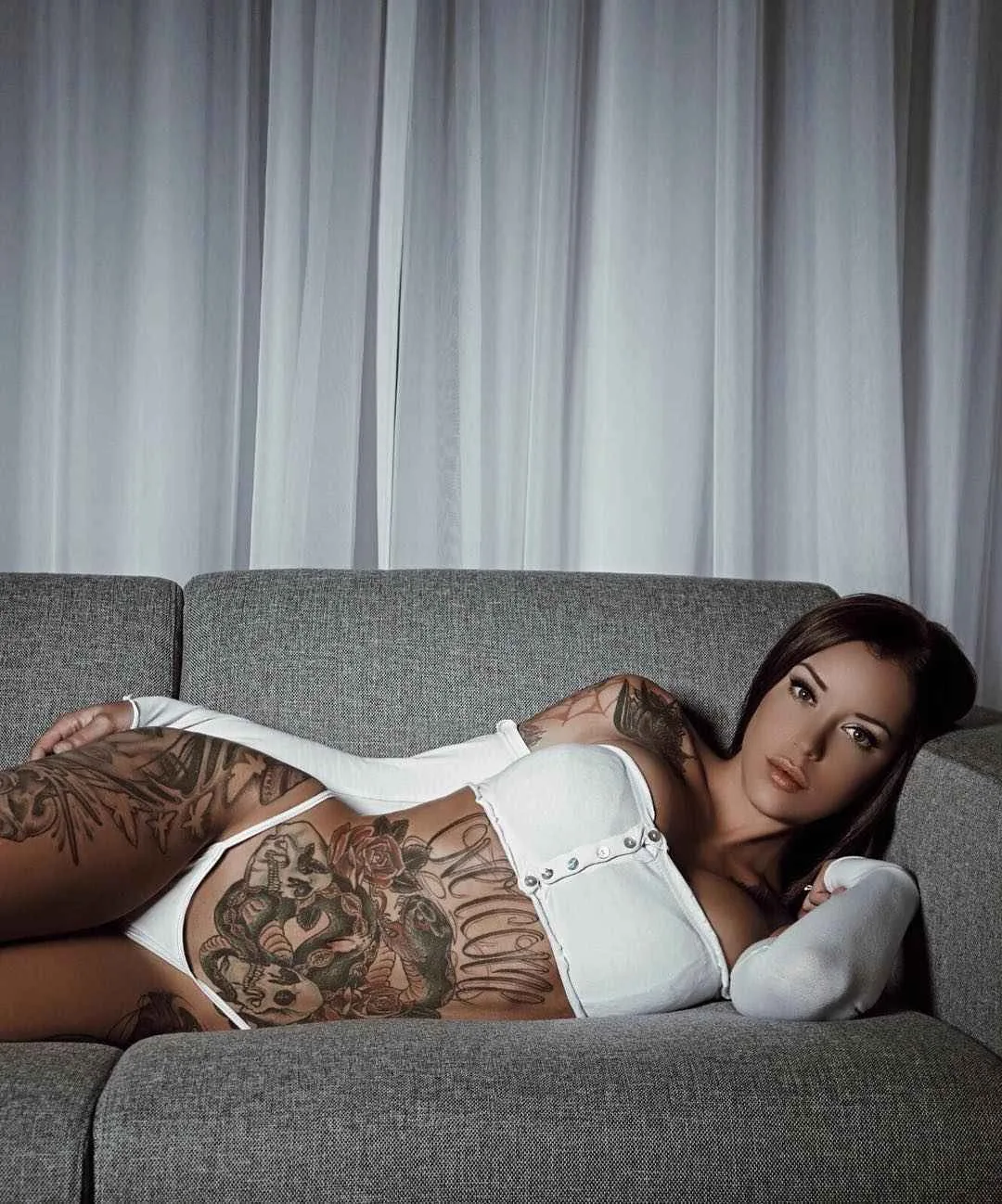 Modello tatuato Laurence B&eacute;dard, modello alternativo femminile, ragazza tatuata | Canada