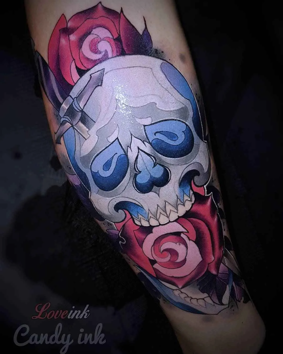 Tatuador Laura Konieczna, estilo de tatuagem de cores autorais neo-tradicional | Polônia