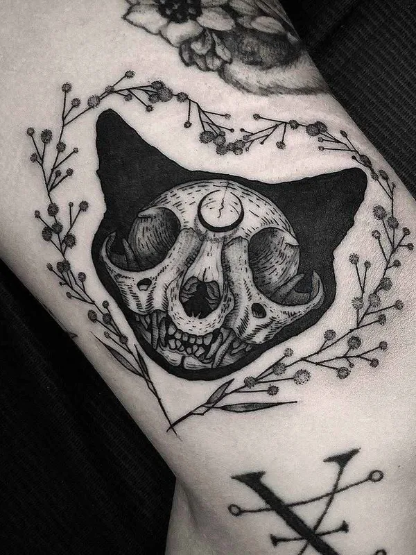 black and grey blackwork tattoo on thigh #17341 | Tattoo Artist Thomas Eckeard