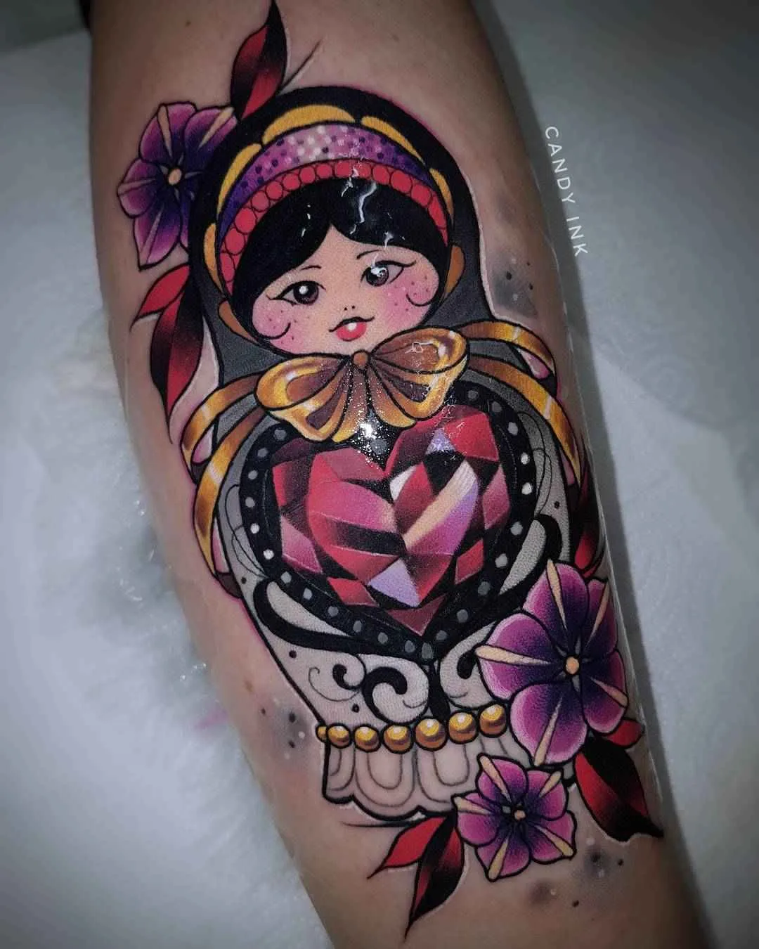 Tatuador Laura Konieczna, estilo de tatuagem de cores autorais neo-tradicional | Polônia