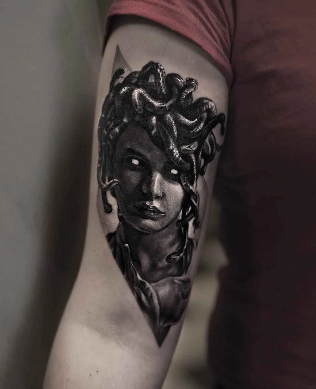 Tattoo artist Adrian Lindell black&grey portrait and abstract tattoo realism | Stockholm, Sweden