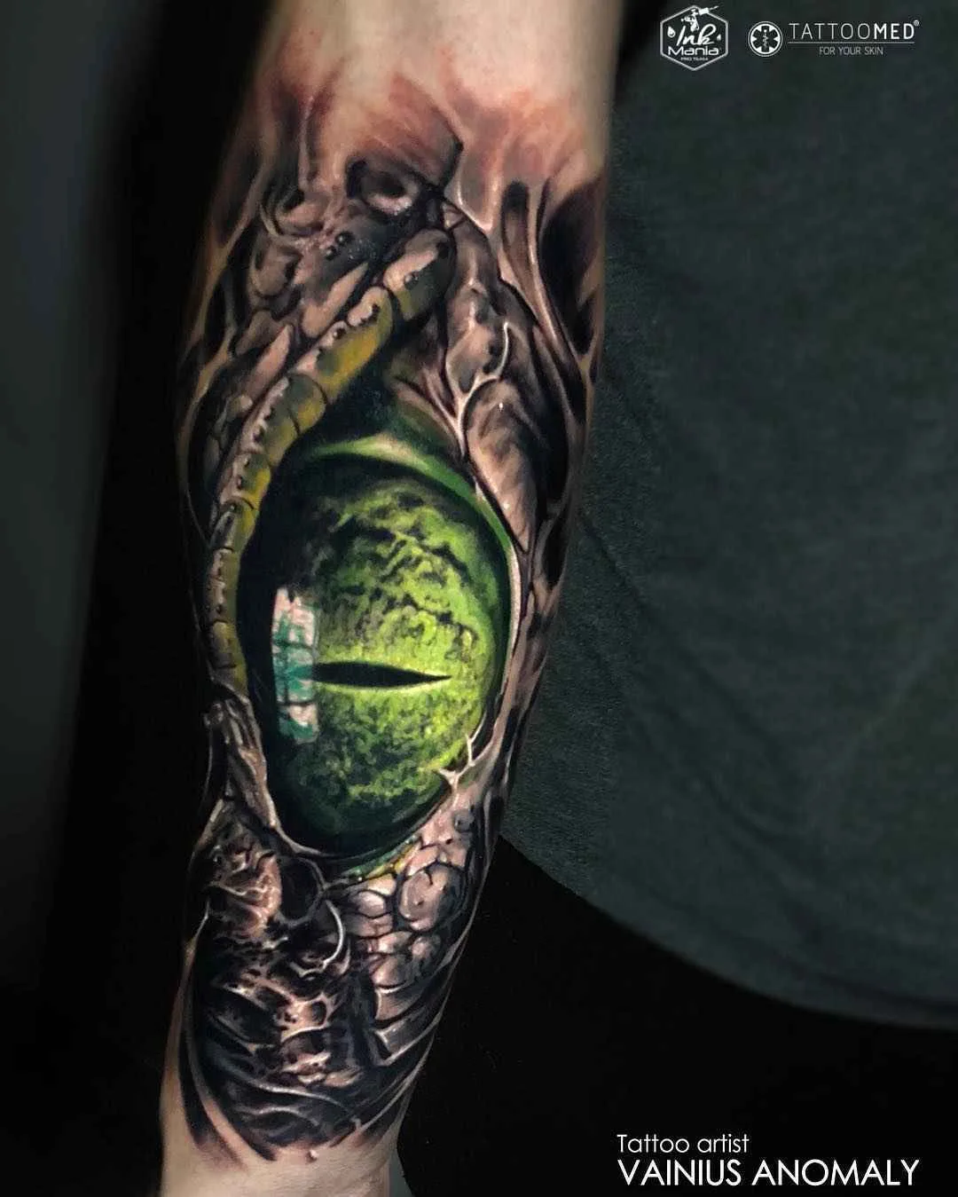 Artista di tatuaggi Vainius Anomaly tatuaggio a colori horror realismo in stile degli autori | Lituania