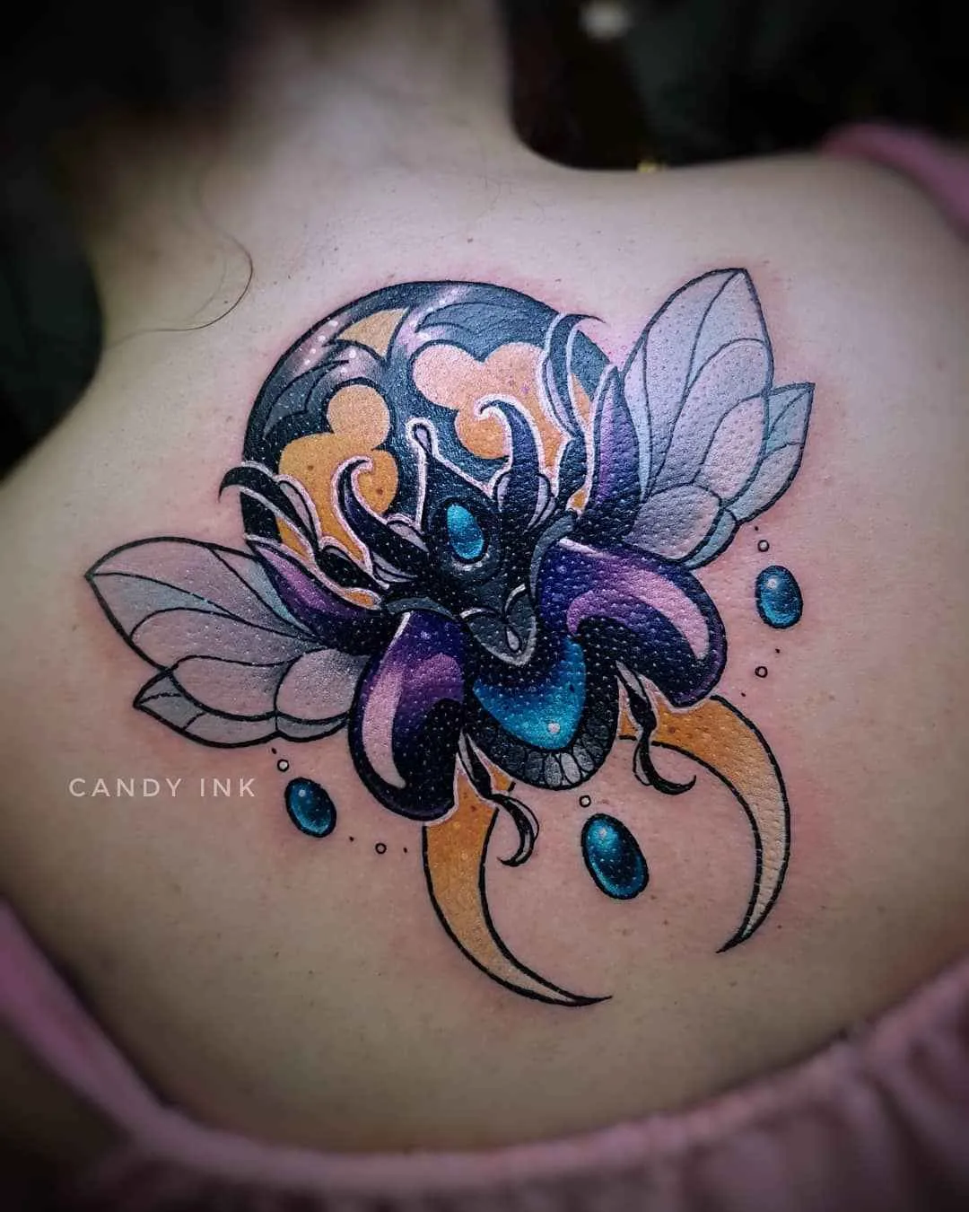 Tatuador Laura Konieczna, estilo de tatuagem de cores autorais neo-tradicional | Polônia