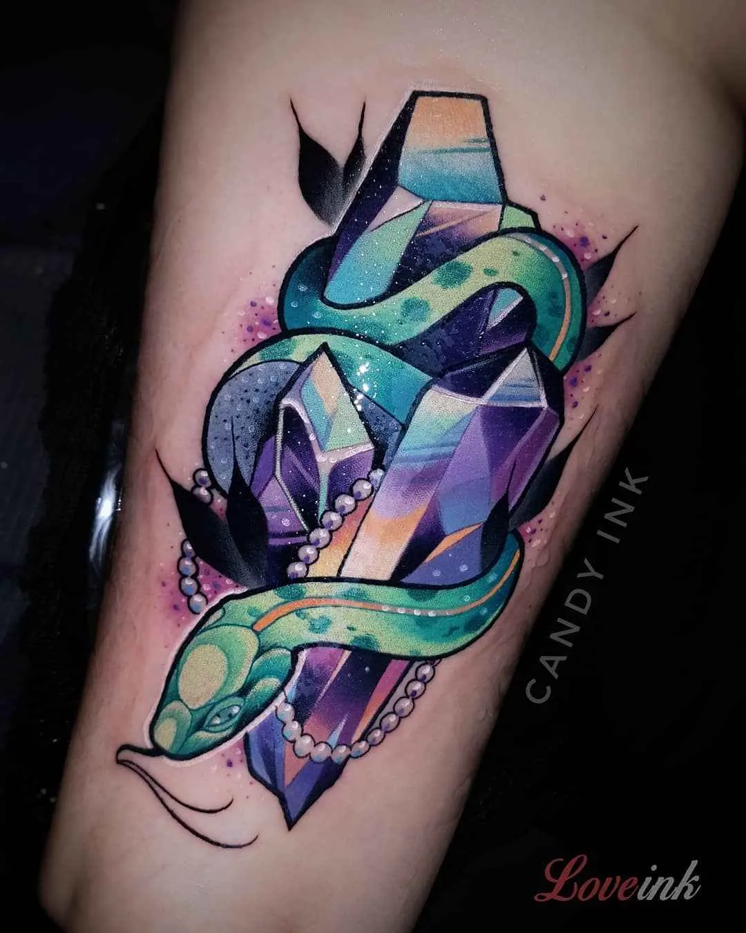 Tatuador Laura Konieczna, estilo de tatuagem de cores autorais neo-tradicional | Polônia